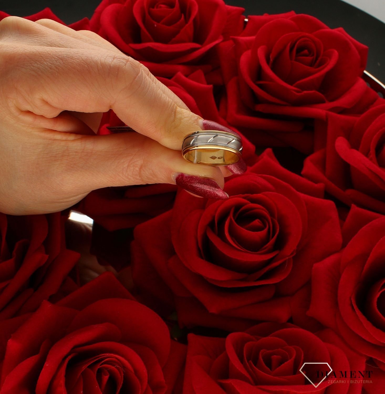 Obrączka ślubna 585 płaska satynowa z grawerem – szerokość 6 mm.jpg